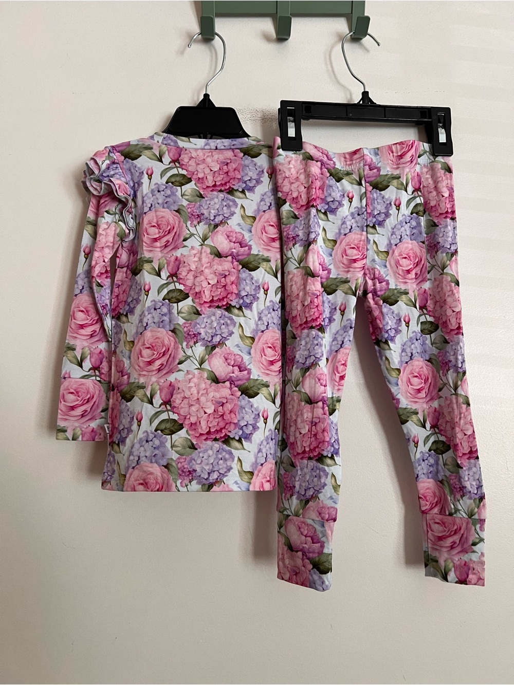 Bums & Roses Floral Ruffle-Shoulder Pajama Set - Pink & Purple - Picture 5 of 7